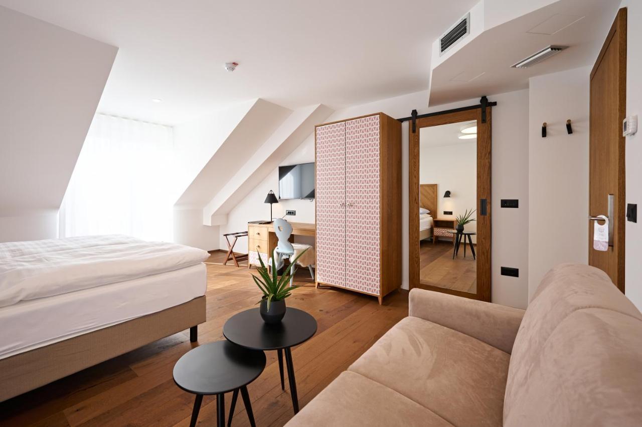 Hotel Hisa Ancka, Sencur - 3 Min To The Airport Zewnętrze zdjęcie
