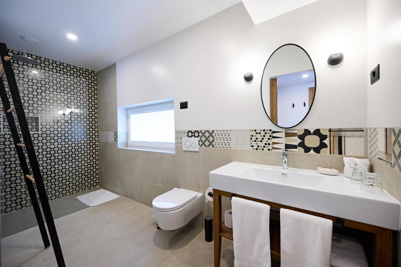 Hotel Hisa Ancka, Sencur - 3 Min To The Airport Zewnętrze zdjęcie
