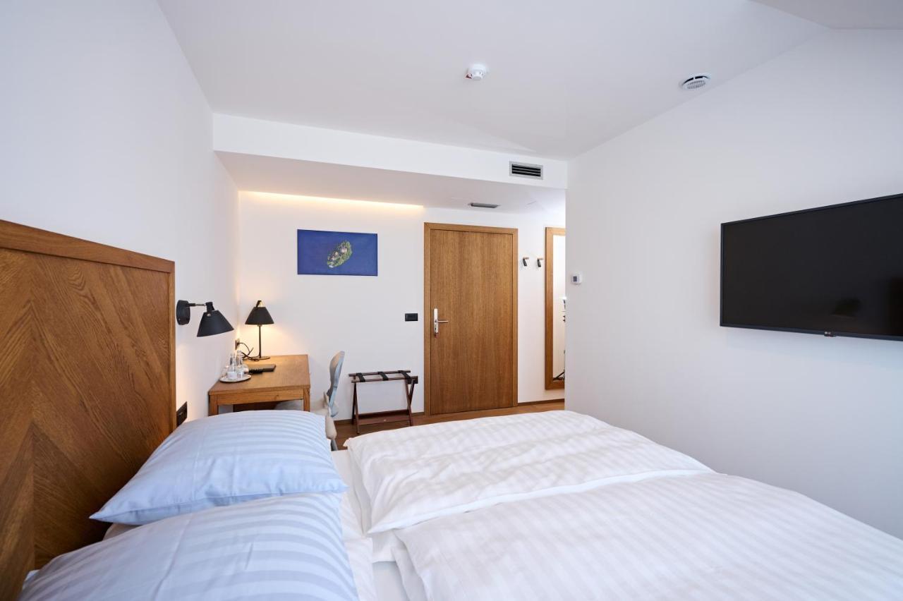 Hotel Hisa Ancka, Sencur - 3 Min To The Airport Zewnętrze zdjęcie