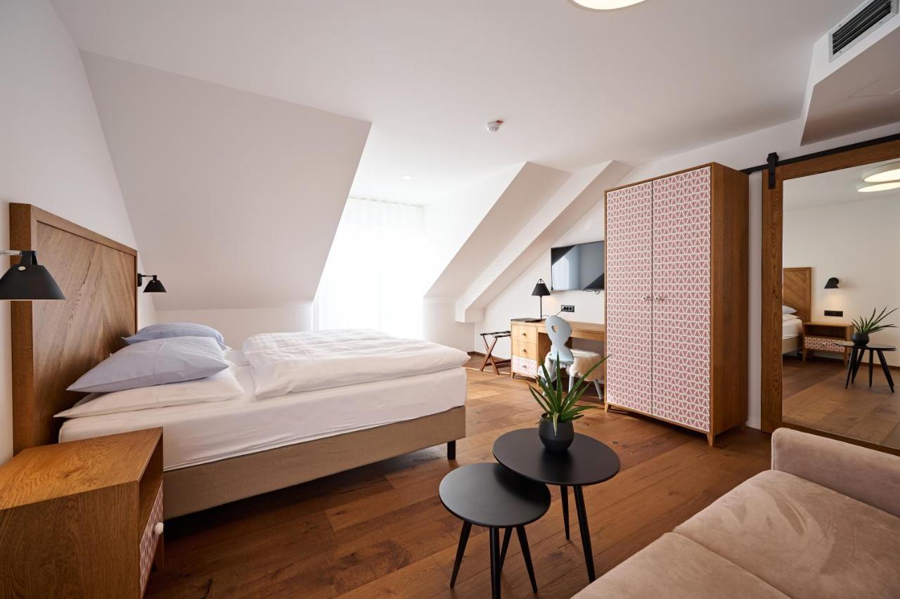 Hotel Hisa Ancka, Sencur - 3 Min To The Airport Zewnętrze zdjęcie