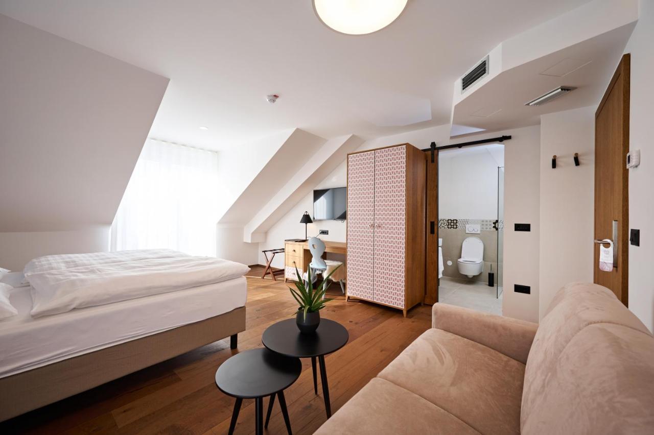 Hotel Hisa Ancka, Sencur - 3 Min To The Airport Zewnętrze zdjęcie